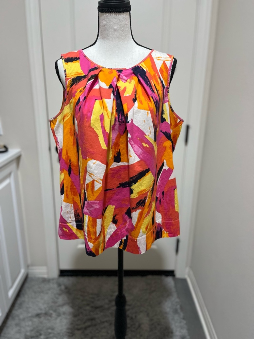 Retro Adrienne Vittadini Abstract Tank Top in Pink, Orange & Yellow . Large